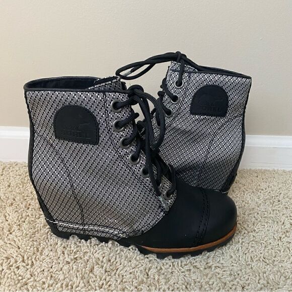 Sorel PDX Lace Up Wedge Boots Lexie Wedge 6.5 waterproof Black Silver EUC - Picture 1 of 6